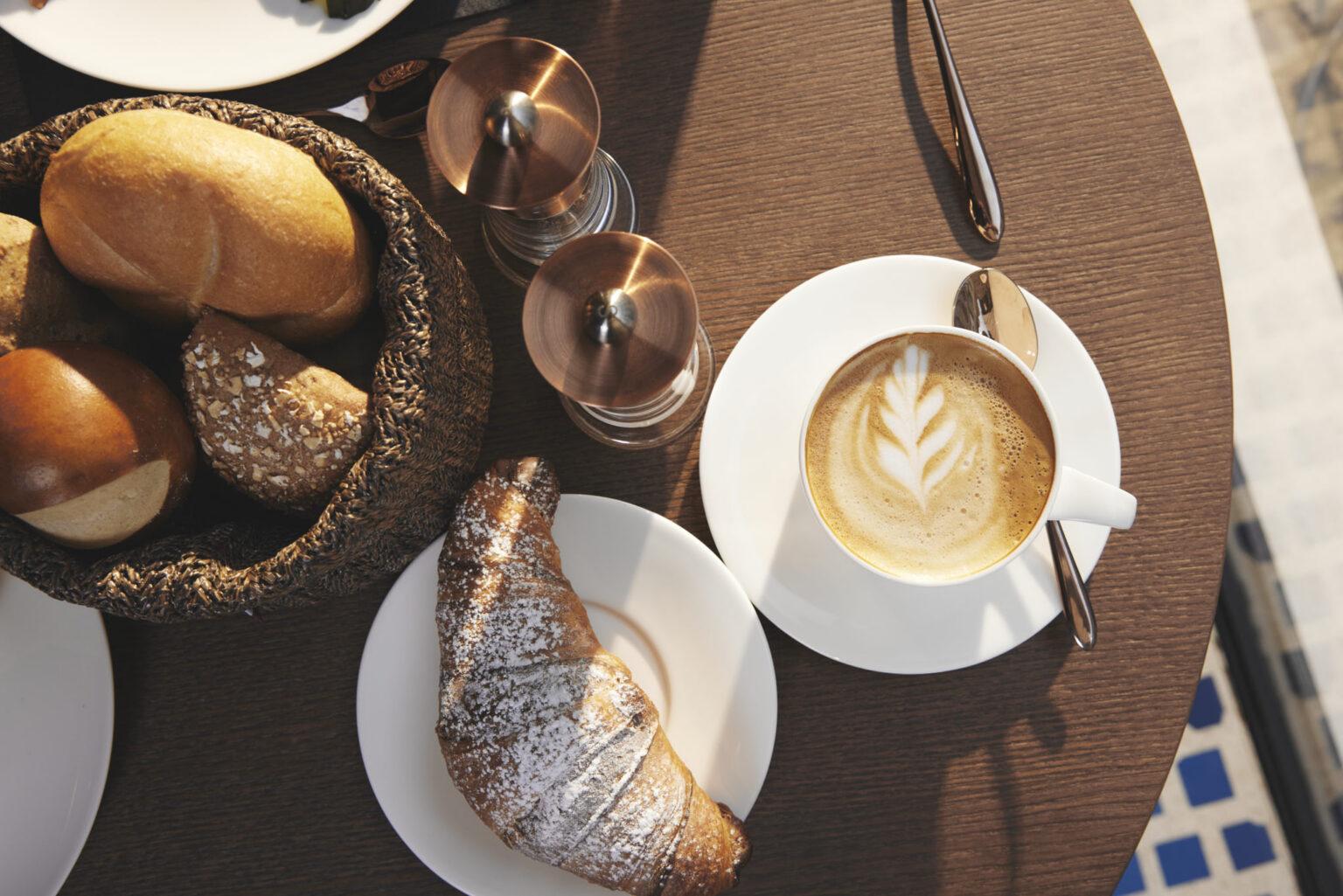 Frühstück mit regionalen Produkten in der Viertel Bar