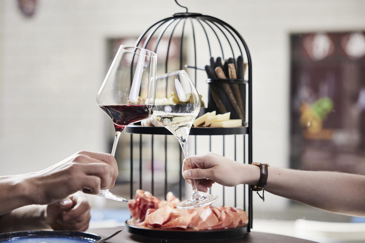 Origineller Aperitif in der Viertel Bar in Brixen - Südtirol mit regionalen Produkten und Weinen